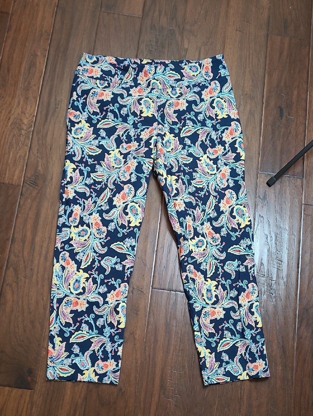 New Directions Navy Blue with Multicolor Paisley Print Cropped Pants size 14P